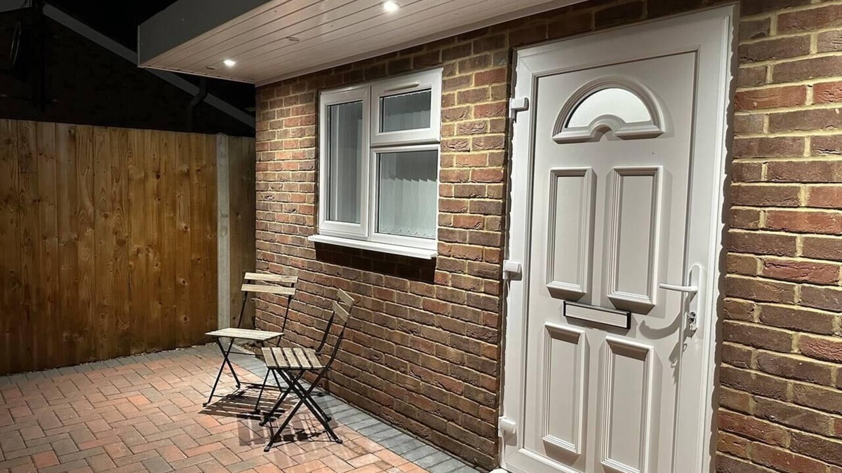 Luton Apartment | Luxury Detached Studio Apartment in Luton