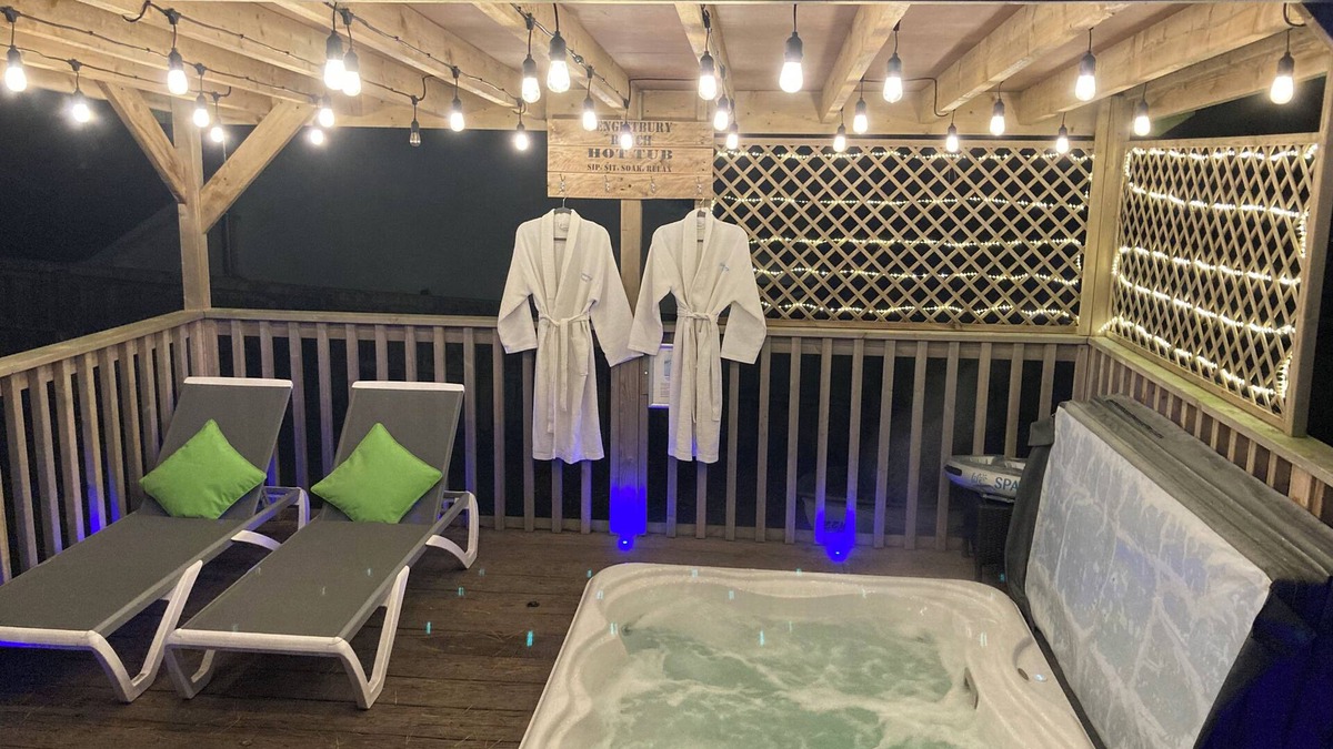 Bournemouth House | Luxury Dorset coast property with hot tub. Great location, short walk from beach