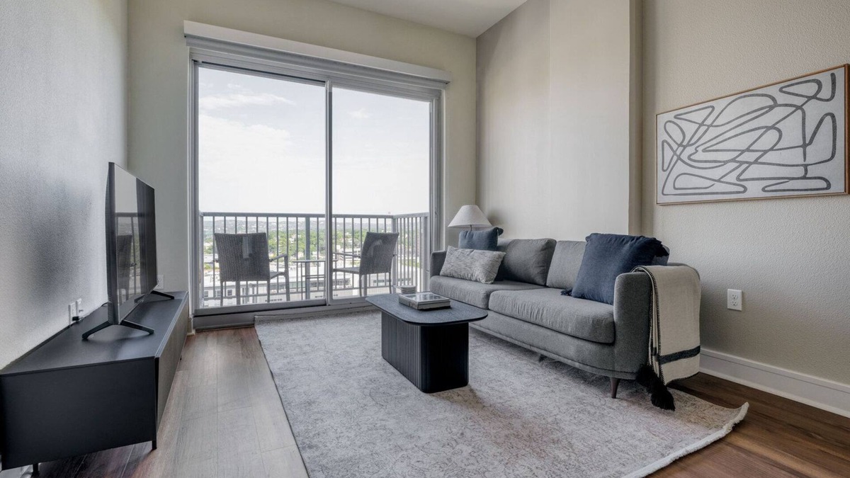 West End Apartment | Luxury Downtown 1BR w/Gym, W/D, Pool, walk to 6th St bars, by Blueground