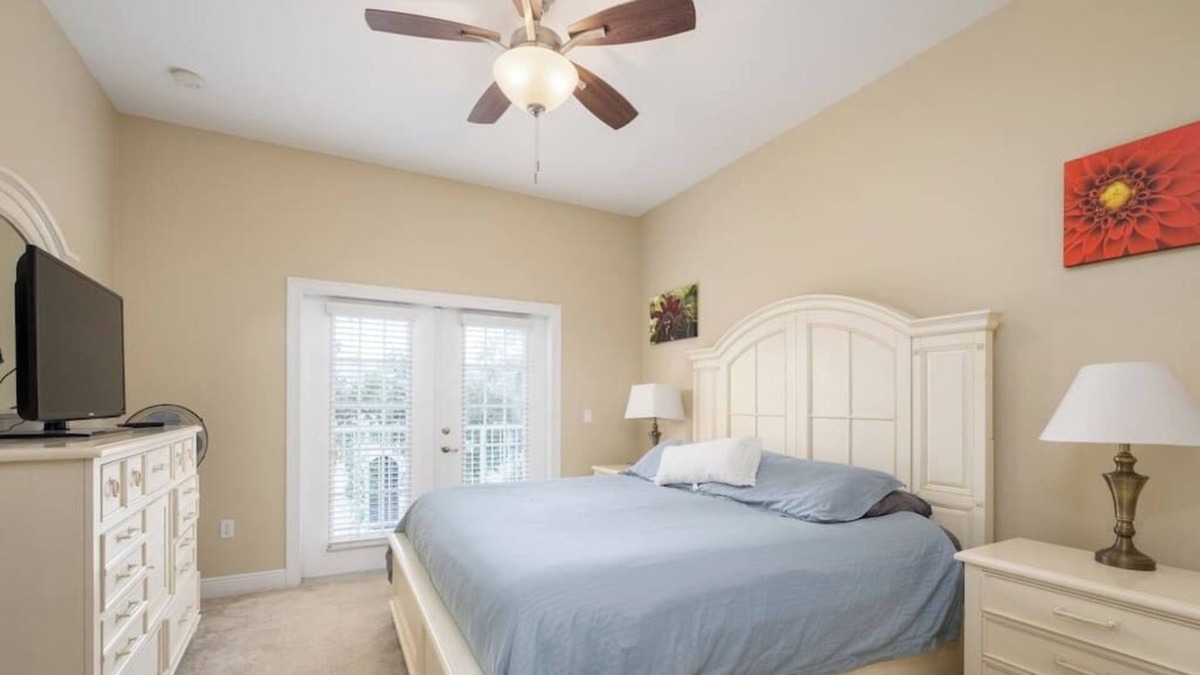 University Heights Condo | Luxury Downtown 2/2 Condo- Pool