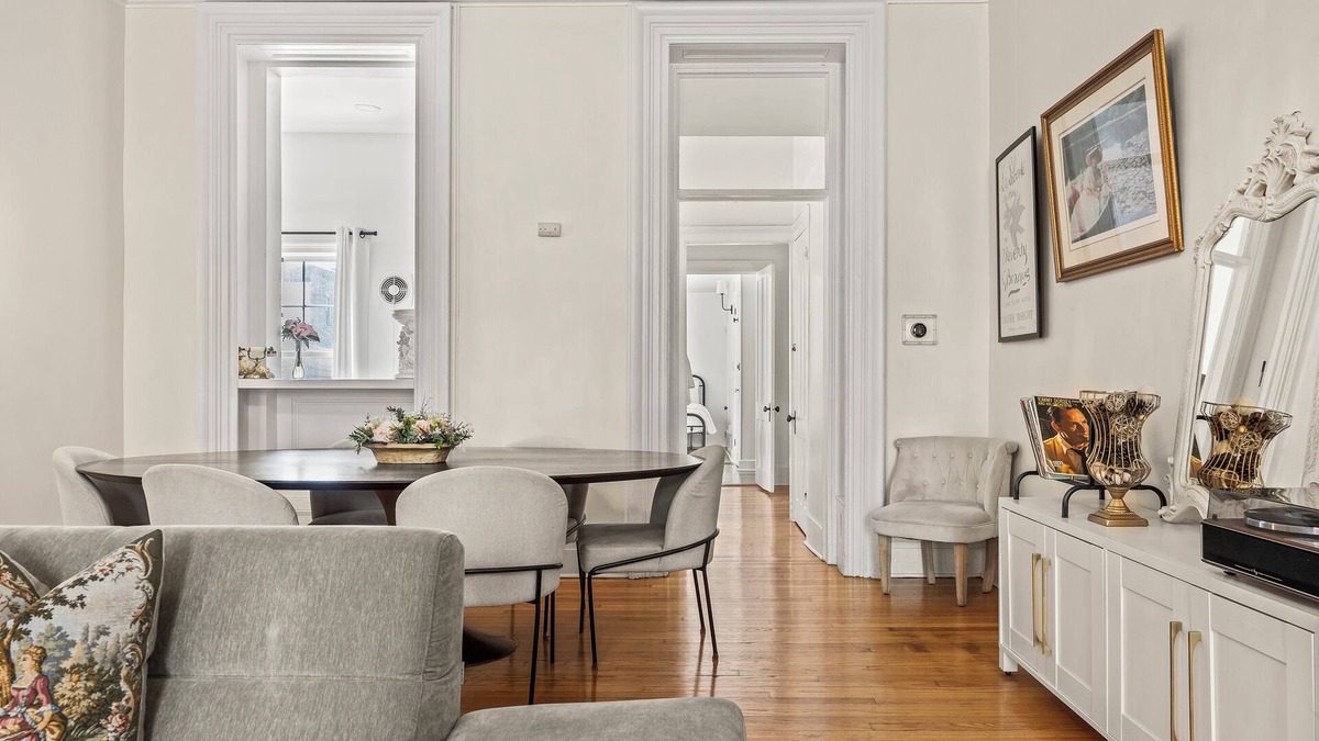 Troy Apartment | Luxury downtown apt.walk to Troy by Franklin plaza