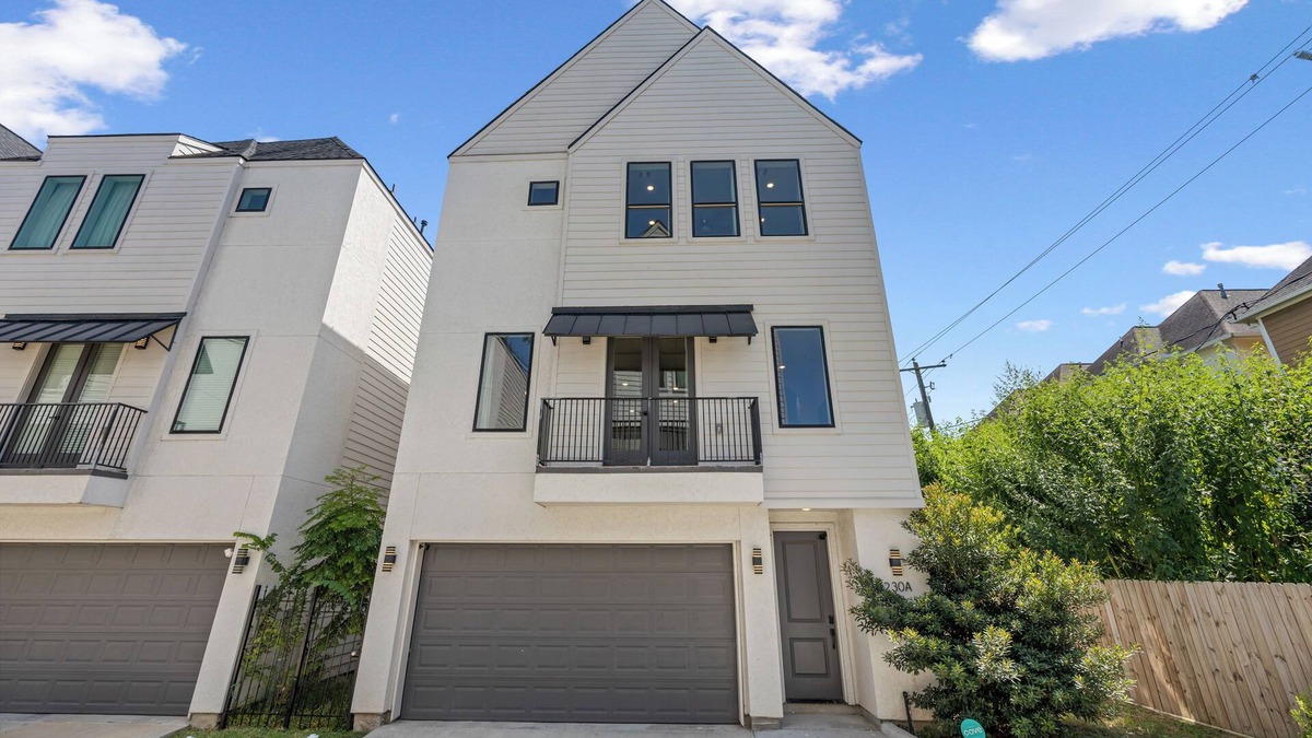 Greater Heights House | Luxury Downtown Stay With 3BR+4BTHR & Free Parking
