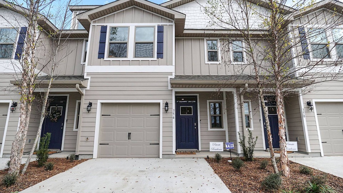 South Pensacola House | Luxury Downtown Townhome on the coast. Beautiful 15 min. drive to the beach