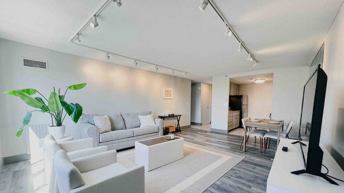 Downtown Hartford Apartment | Luxury Downtown|Washer Dryer|Gym