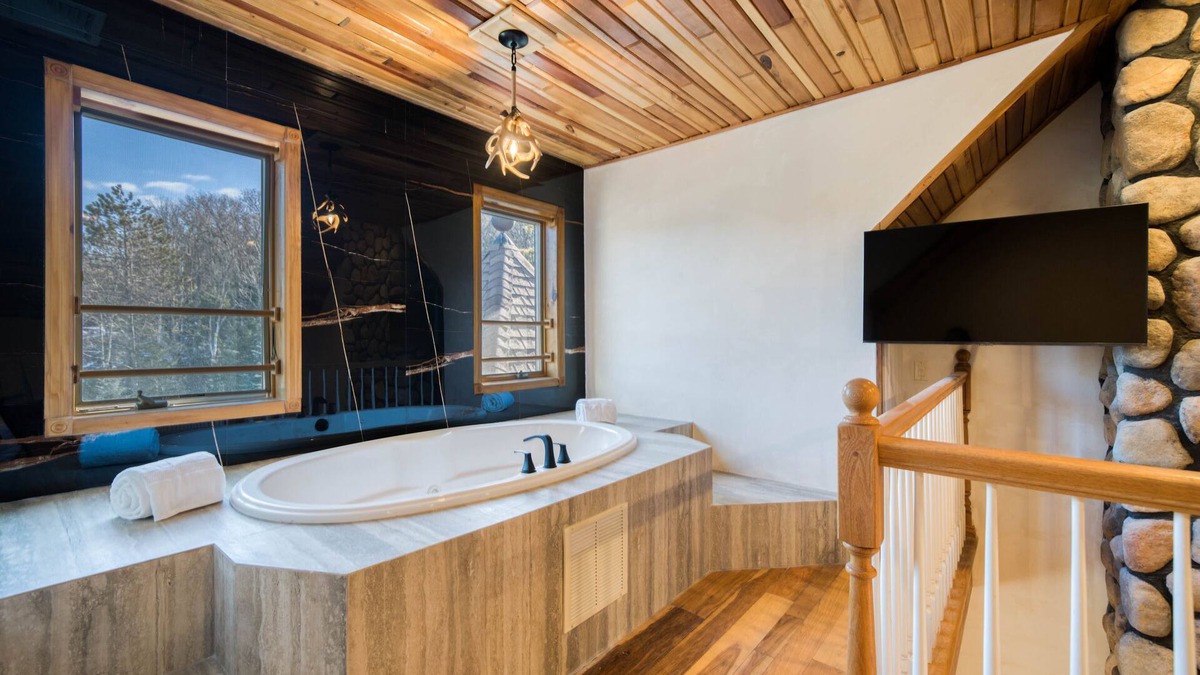 Windham Condo | LUXURY DUPLEX SUITE WITH JACUZZI