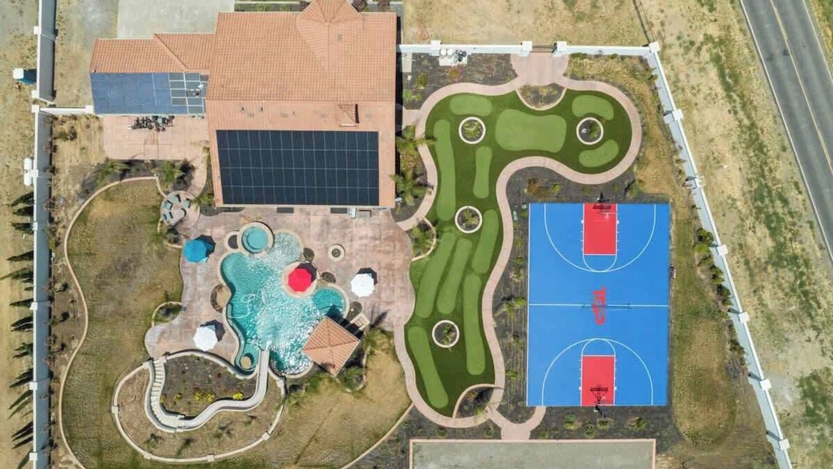 Tracy Villa | Luxury Entertainment Oasis