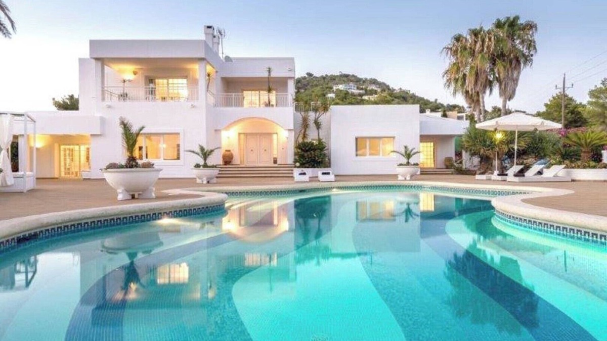 Can Besso Villa | Luxury Villa "Oasis" with Pool, Panoramic Views, Wi-Fi & Large Garden