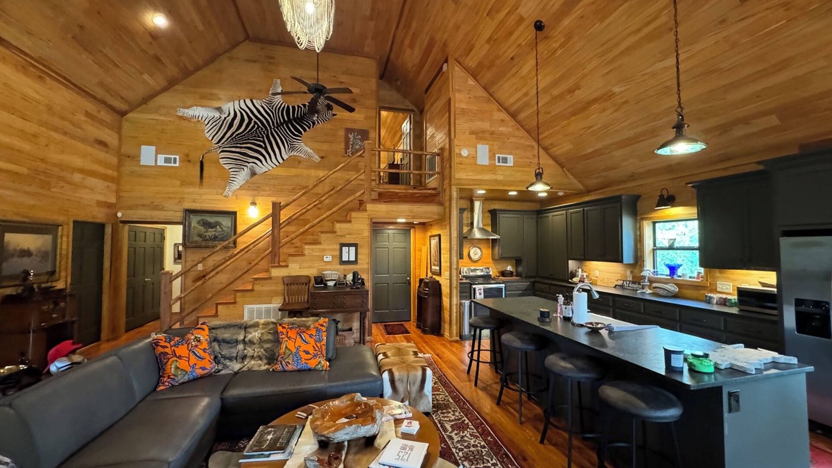 Oxford Cabin | Luxury Estate Home with Private Lake in Oxford