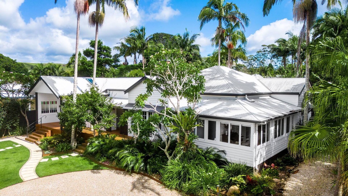 Bangalow House | Luxury Estate, Pool & Pet Friendly l Nova Escapes
