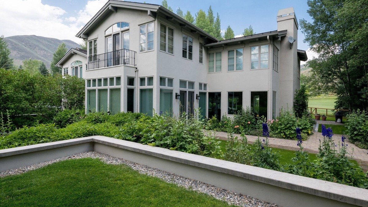 Sun Valley House | Luxury Fairway Road home on SV golf course. Pets. Air conditioned. Fenced yard.
