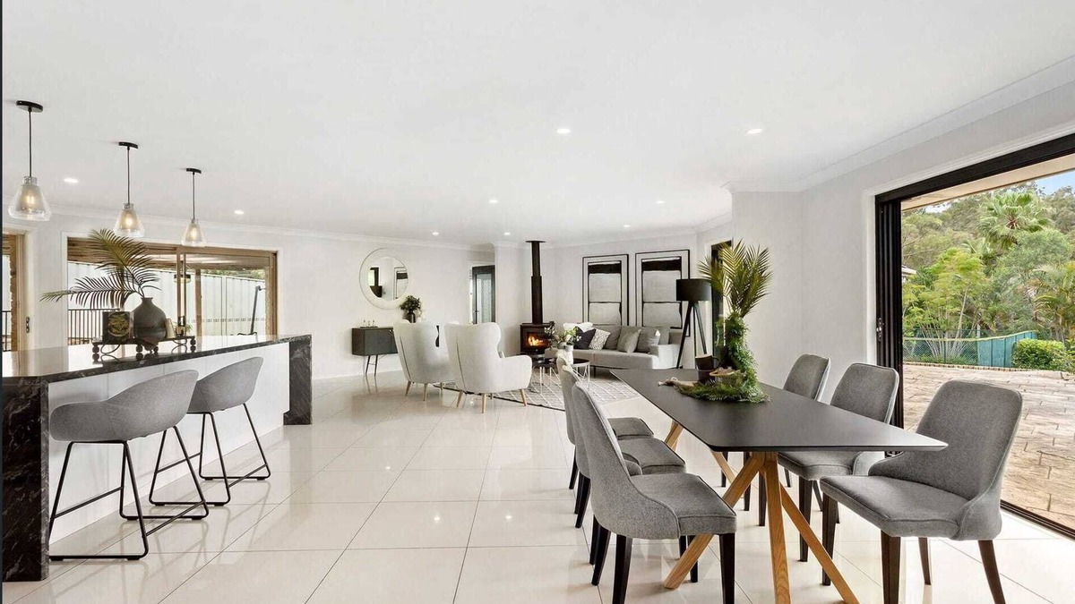 Priestdale House | Luxury Family Escape: 5-Bedroom Home with Pool, near Brisbane's Iconic Sights!