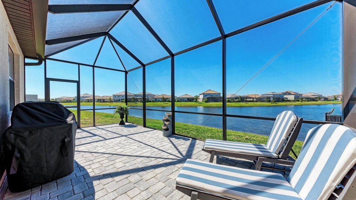 Lakewood Ranch Villa | Luxury Family Friendly Villa in LWN Lorraine Lakes! 3 Beds 2 Baths!