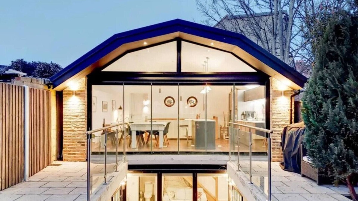 Merton House | Luxury Family Home with Parking