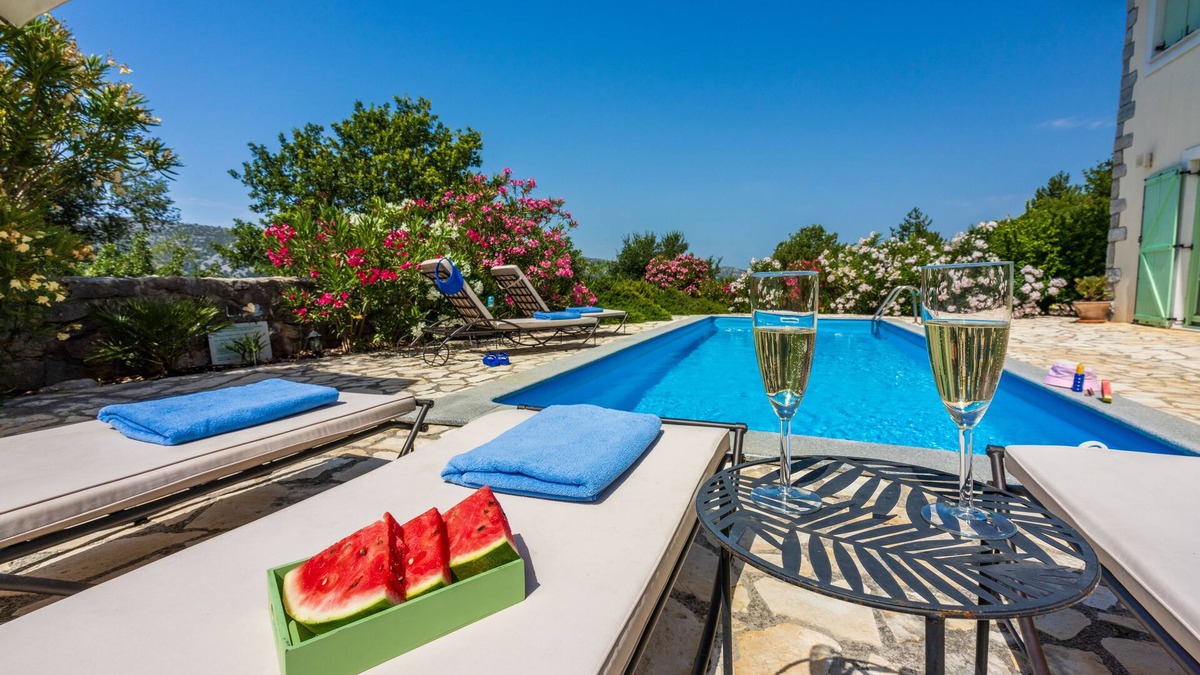 Tribalj Villa | Luxury Family Home. Heated Pool. Kids Park. Pets. Privacy. Concierge. Sauna.