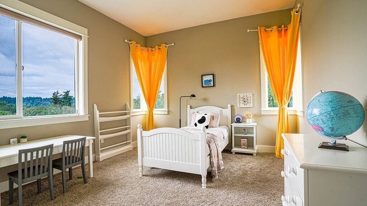 Education Hill House | Luxury family home w/ great Sammamish Valley View