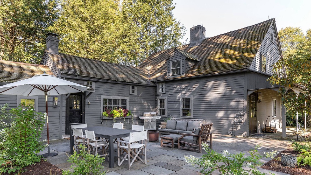 Lakeside Cottage | Luxury Farm House w/Guest House and Pool on 2 acres adjoining State Park