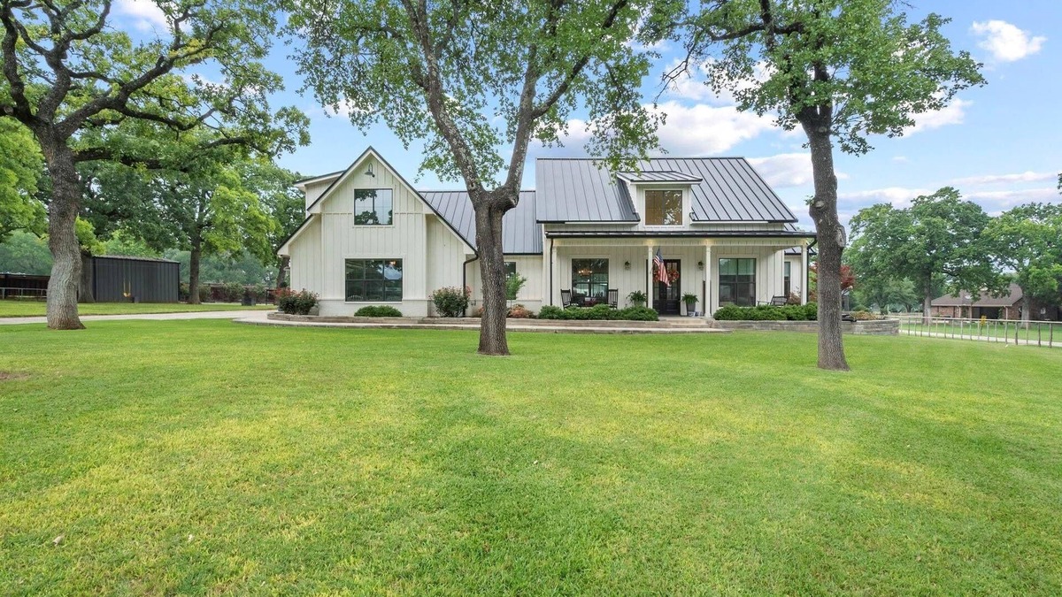 Weatherford Other | Luxury Farmhouse in Weatherford