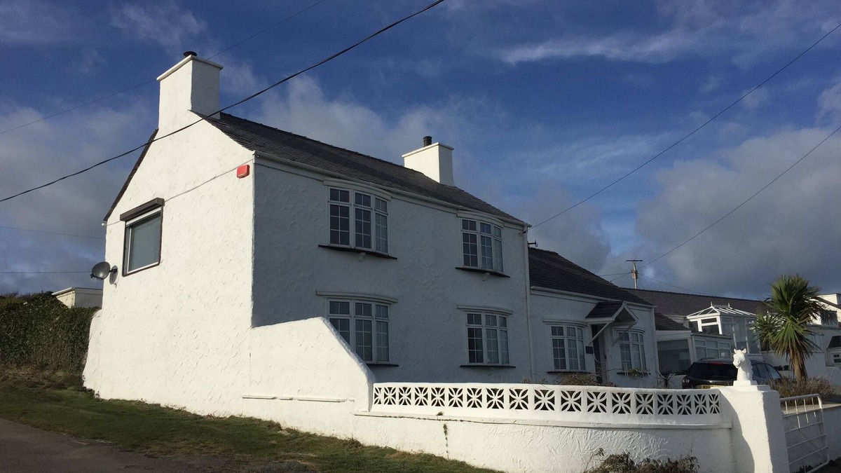 Holyhead Other | Luxury Farmhouse - Porthdafarch - Sea Views, 150m from Beach, Wood-burners