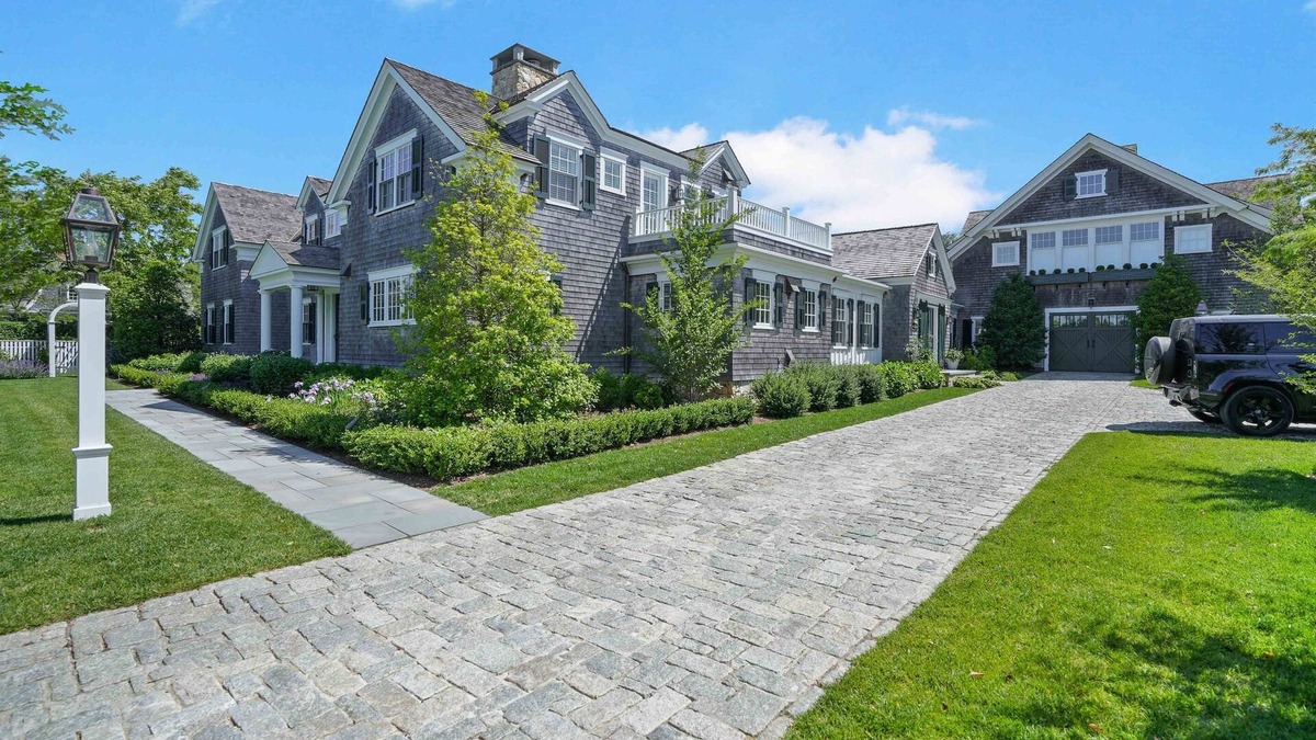 Katama House | Luxury Field Club Compound with Pool and Barn