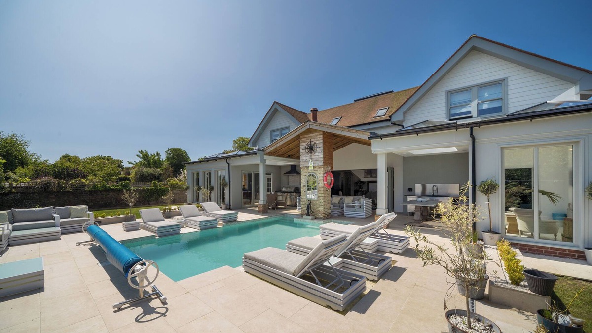 Bembridge House | Luxury Five Star, Hampton House With Heated Pool sleeps 13 in 6 double bedrooms