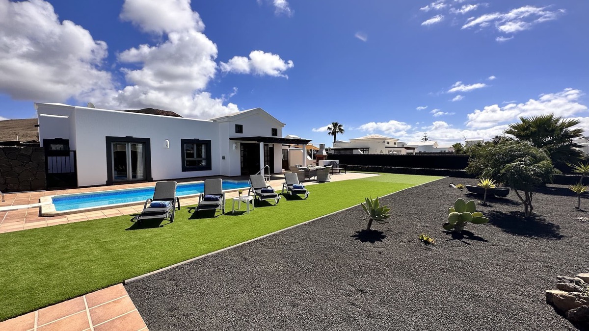 Playa Blanca Villa | Luxury Five star two Bed Villa in Faro Park area with heated pool