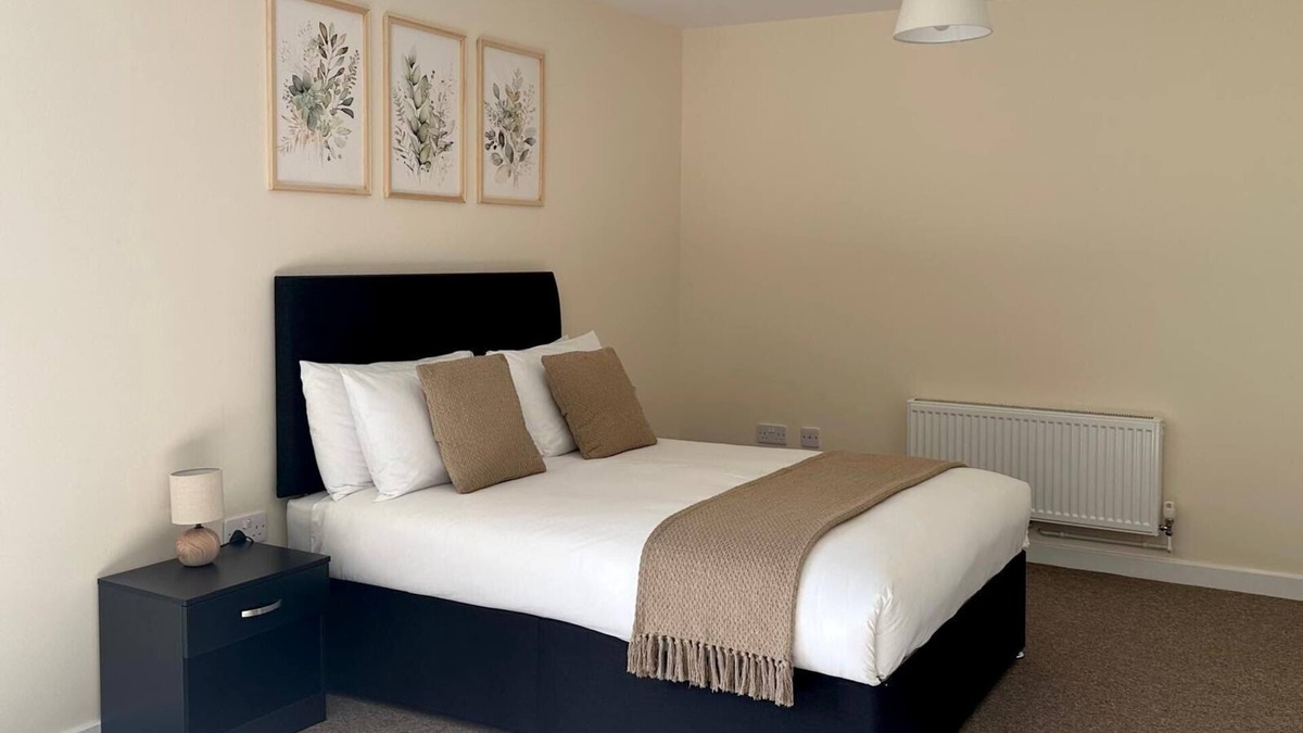 Ipswich Apartment | Luxury Flat w/Free Parking , Hospital and Bus Routes