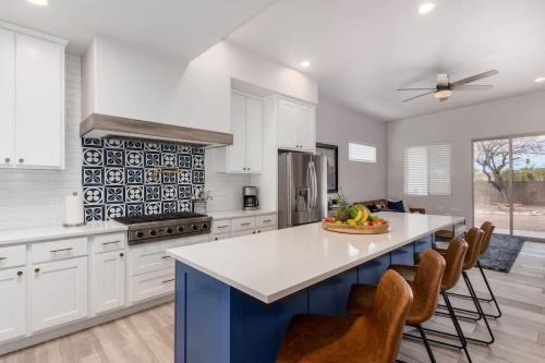 Casas Adobes House | Luxury Foothills Oasis with Mountain Views