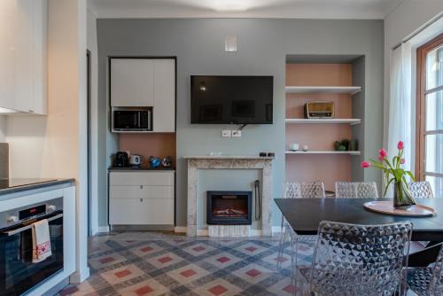 Historic Centre Apartment | Luxury For Groups & Families in city center