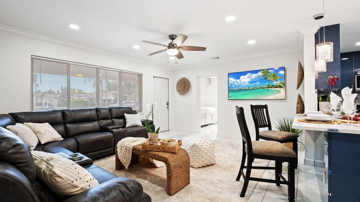 Fort Lauderdale House | Luxury Fort Lauderdale Escape – Private Pool, Screened Patio | Minutes from Beaches & Nightlife!