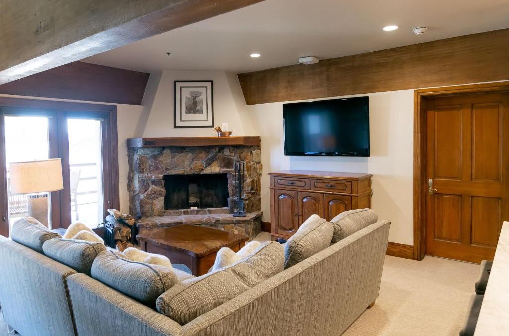 Deer Valley Apartment | Luxury Four Bedroom Suite with Three Hot Tubs apartment hotel