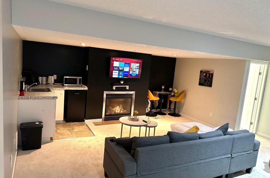 Chapel Hill South Apartment | Luxury & Free Parking Bachelor