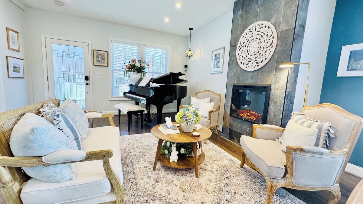 Mount Rainier Bed & Breakfast | Luxury French Coastal w/Grand Piano