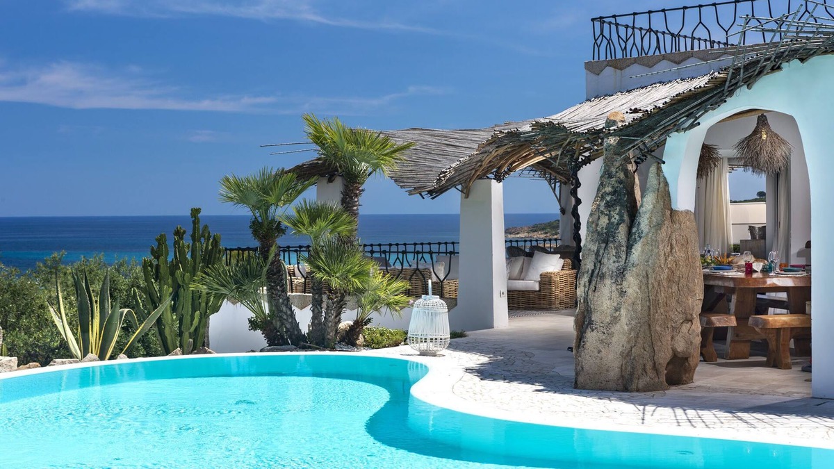 Luddui Villa | Luxury Front Beach - VILLA IRIS
