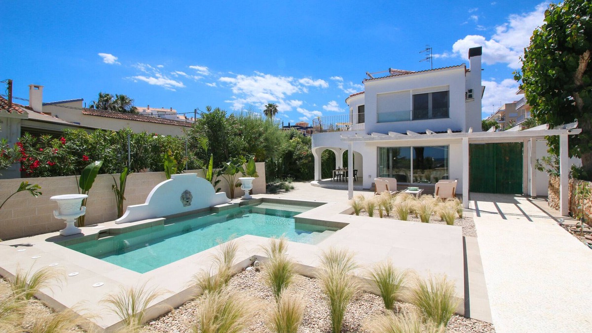 Denia Villa | Luxury frontline villa all inclusive