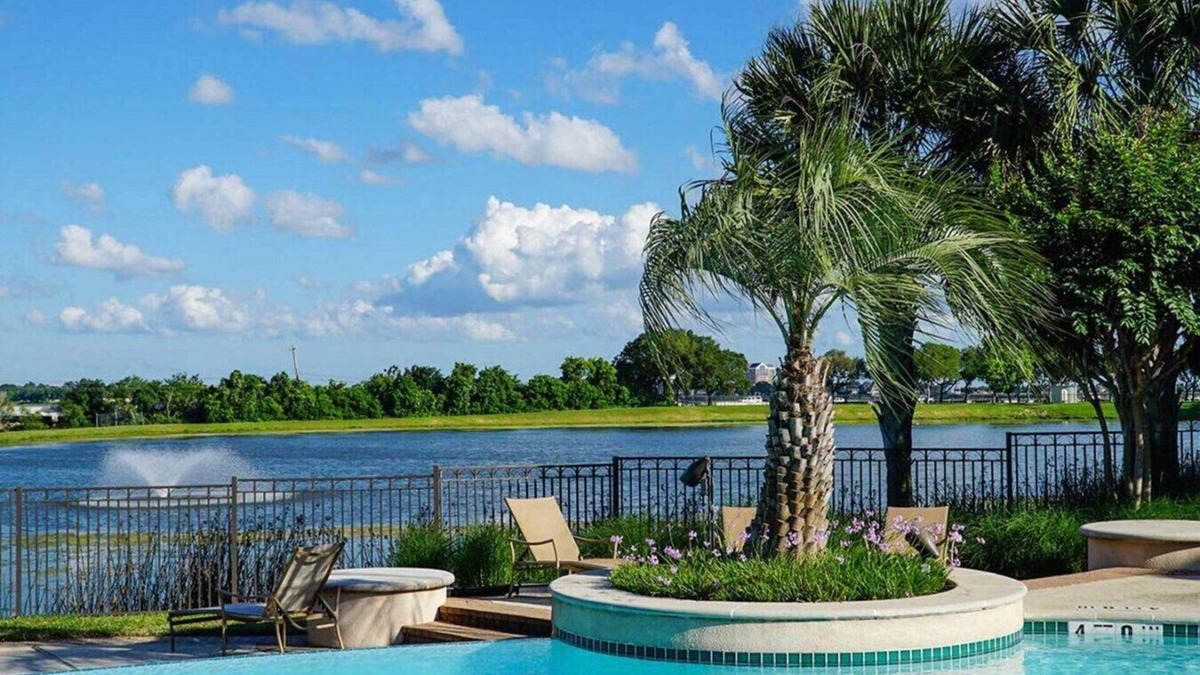 Nassau Bay Apartment | Luxury Fully Furnished Apartment by the Lake
