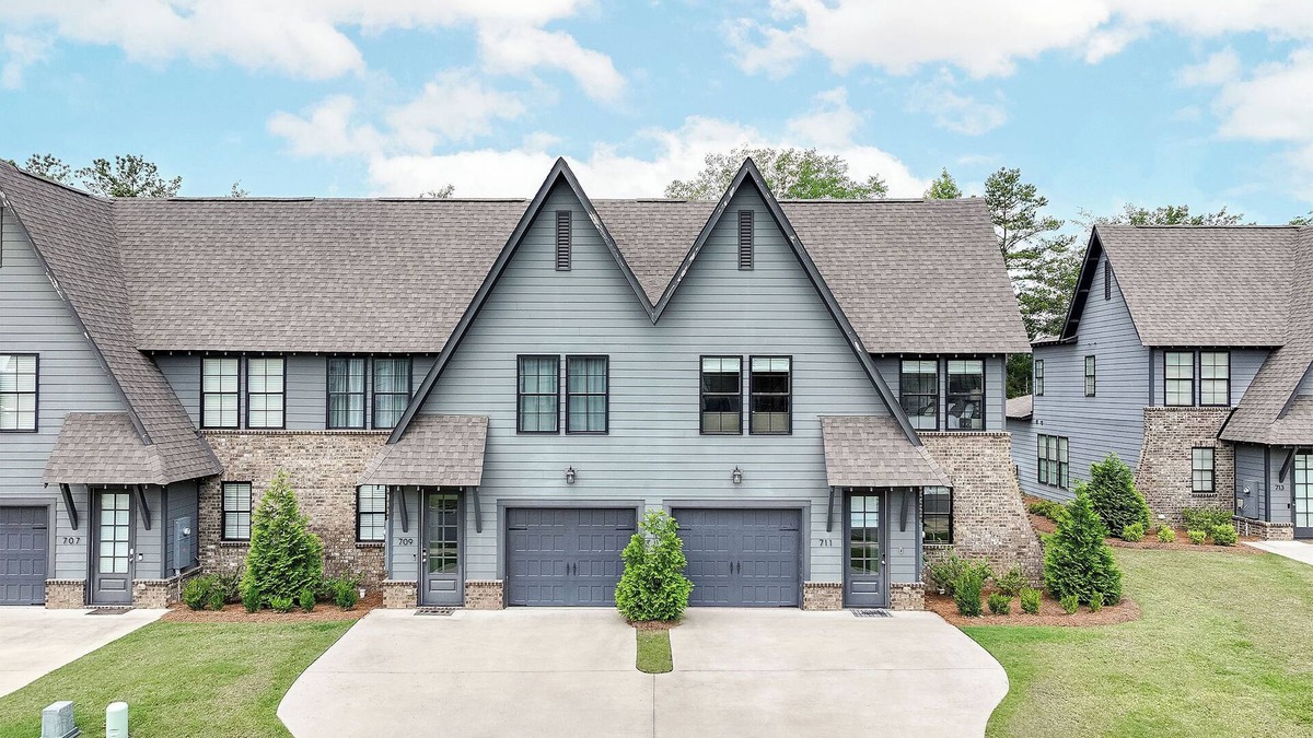 Auburn - Opelika House | Luxury Gameday Townhome at Auburn Airport 4 bedroom/3 1/2 bath