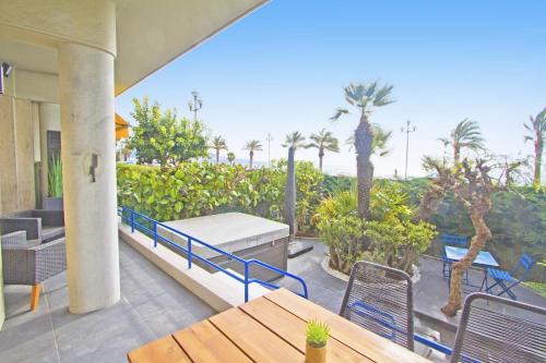 Les Baumettes Apartment | Luxury Garden Jacuzzi Promenade