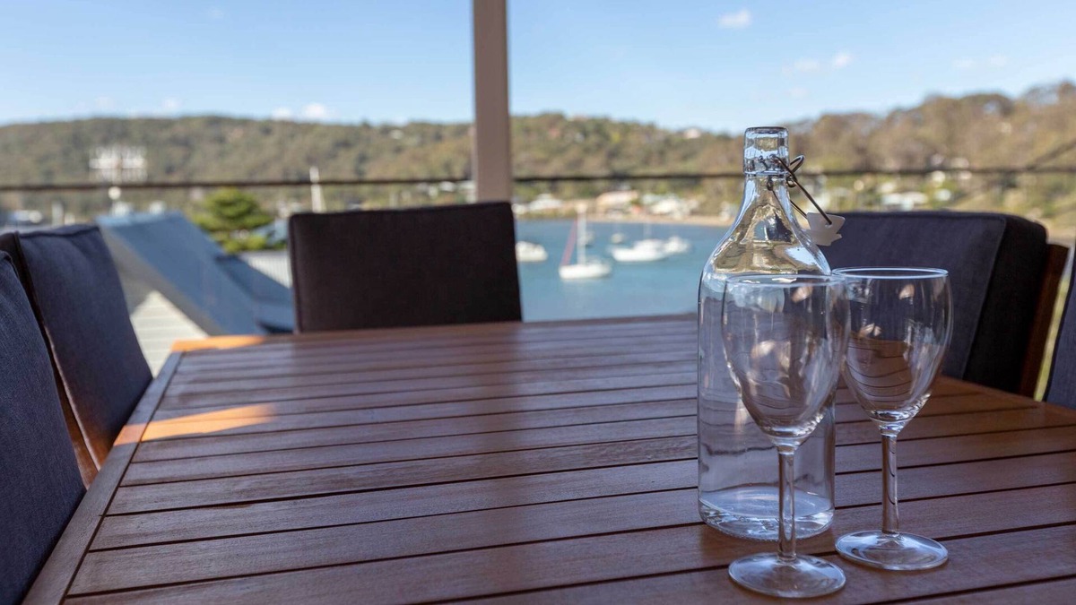 Hardys Bay House | Luxury getaway in amazing position with superb views - wifi