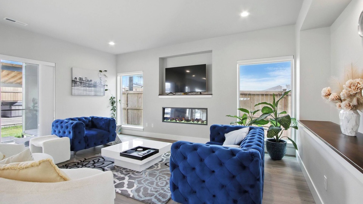 Hillsboro House | Luxury Getaway in Prime Location
