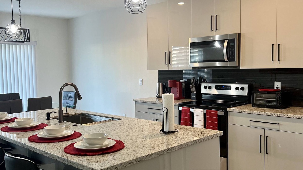 Winter Haven House | Luxury Getaway in Winter Haven (10 mins to LegoLand and Parks)