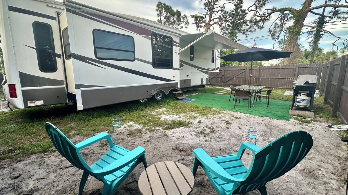 Englewood House | Luxury Glamping near the gorgeous Gulf coast Beach!