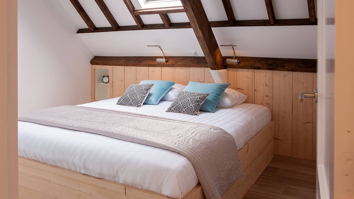Municipality of Oudewater Apartment | Luxury Gouda Cheese Farmhouse for Family, 30 minutes from all major cities