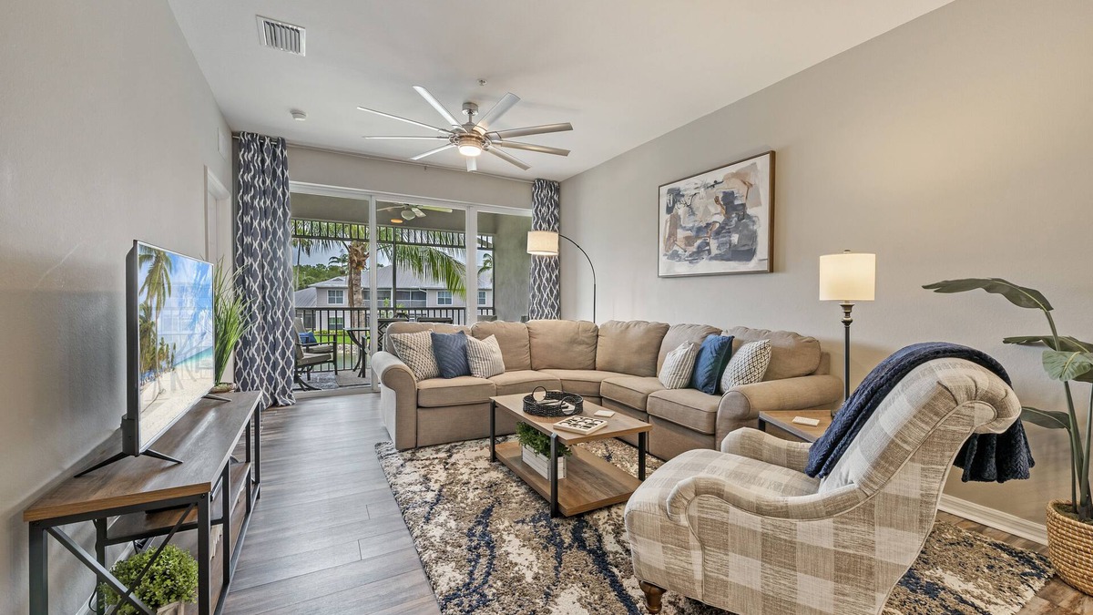 Naples Condo | Luxury GreenLinks Condo: Top Rated Golf, Resort Pool,LakeView - close to beaches