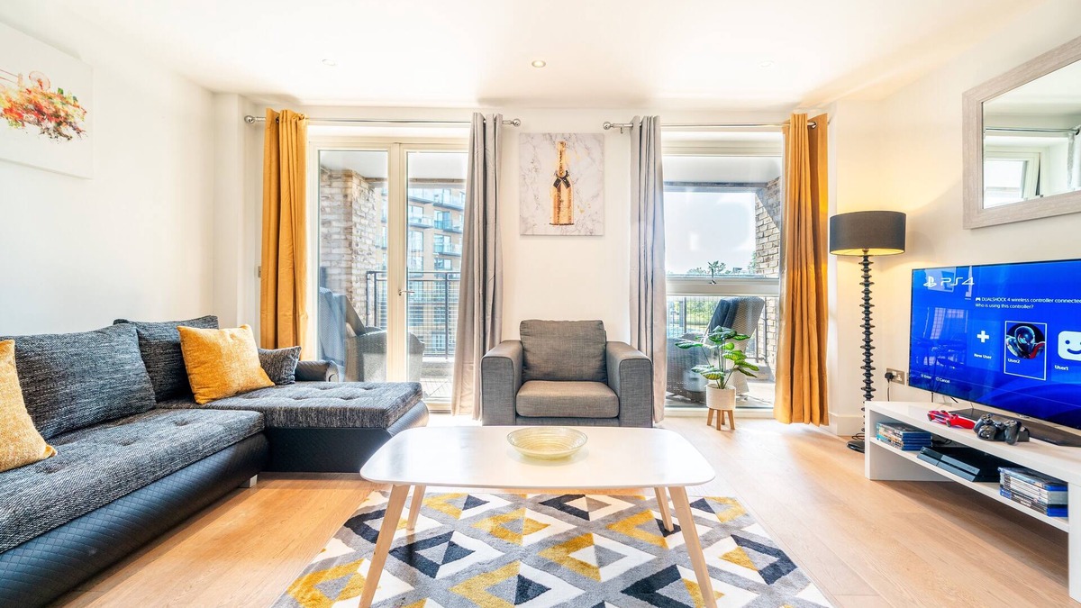 Greenwich West Apartment | Luxury Greenwich Apartment 5mins from Cutty Sark Greenwich Maritime-PS4 provided