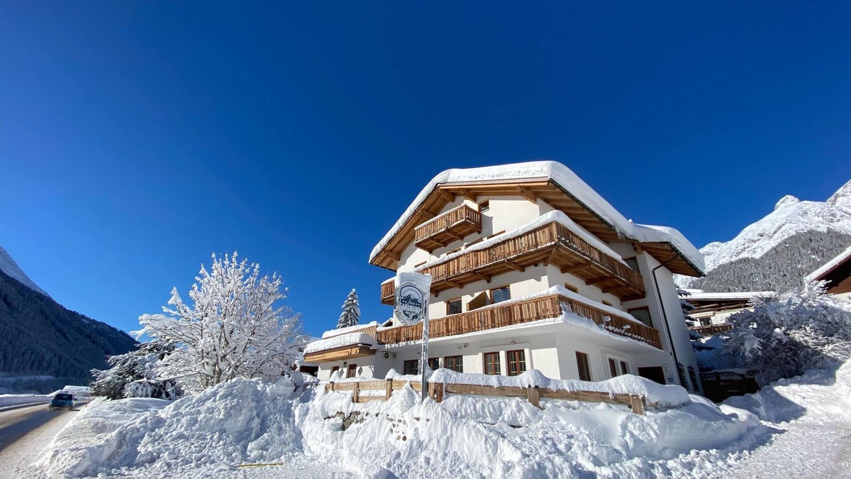 Pettneu am Arlberg House | Luxury group accommodation with sauna & cinema