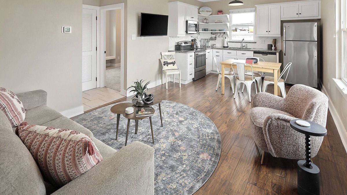 College Park Apartment | Luxury Guest House | Pvt. Parking | @ Kyle Field