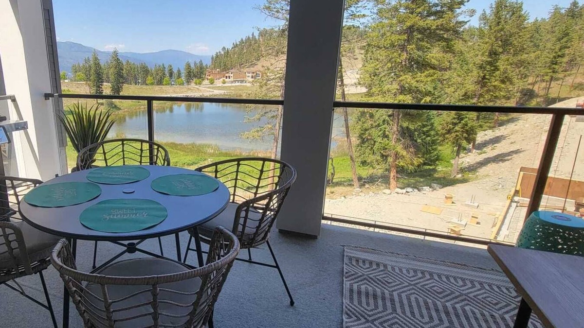 McKinley House | Luxury Guest Suite in McKinley Beach, Kelowna