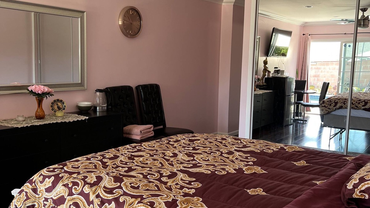 North Hills West Apartment | Luxury guest suite with private entry and pool view.Sleeps 2 . Near CSUN.