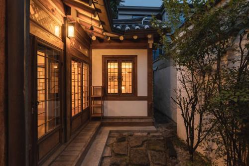 Seochon Villa | Luxury Hanok Dain-dang