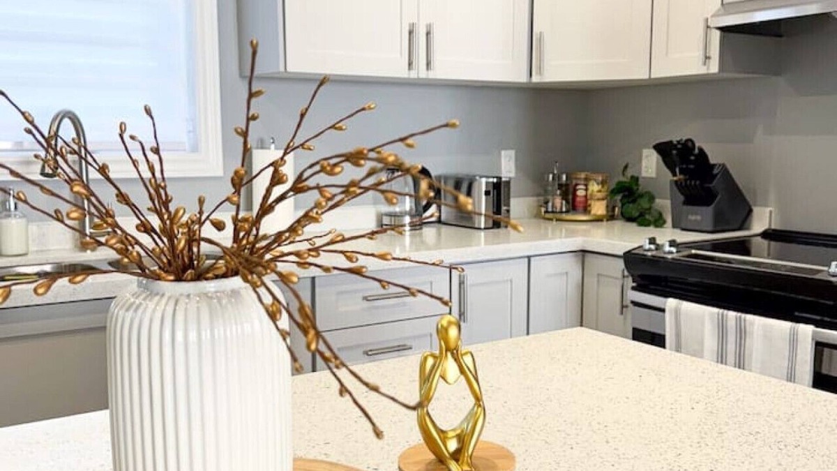 Niagara Falls Apartment | Luxury Haven | W/BBQ | Only 7 Minutes to Falls